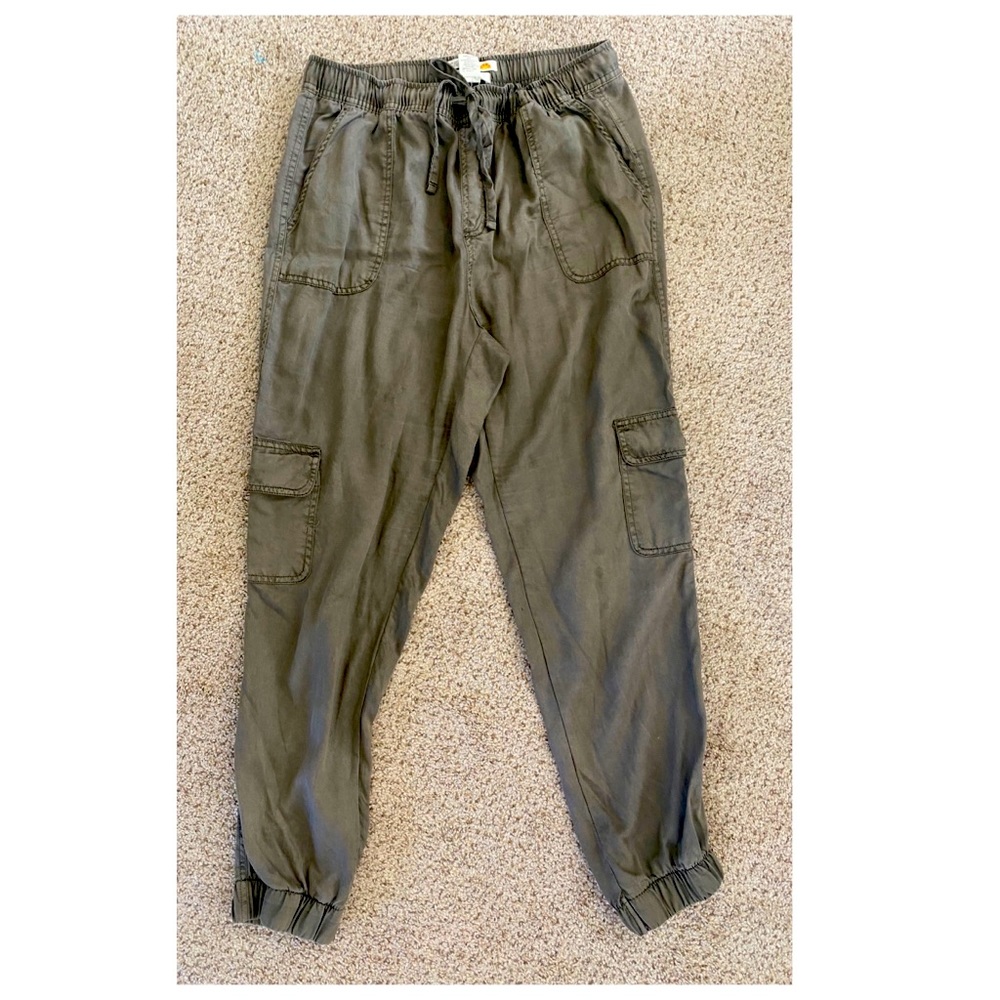 C&C California army green cargo pants, drawstring waist. Only worn once!